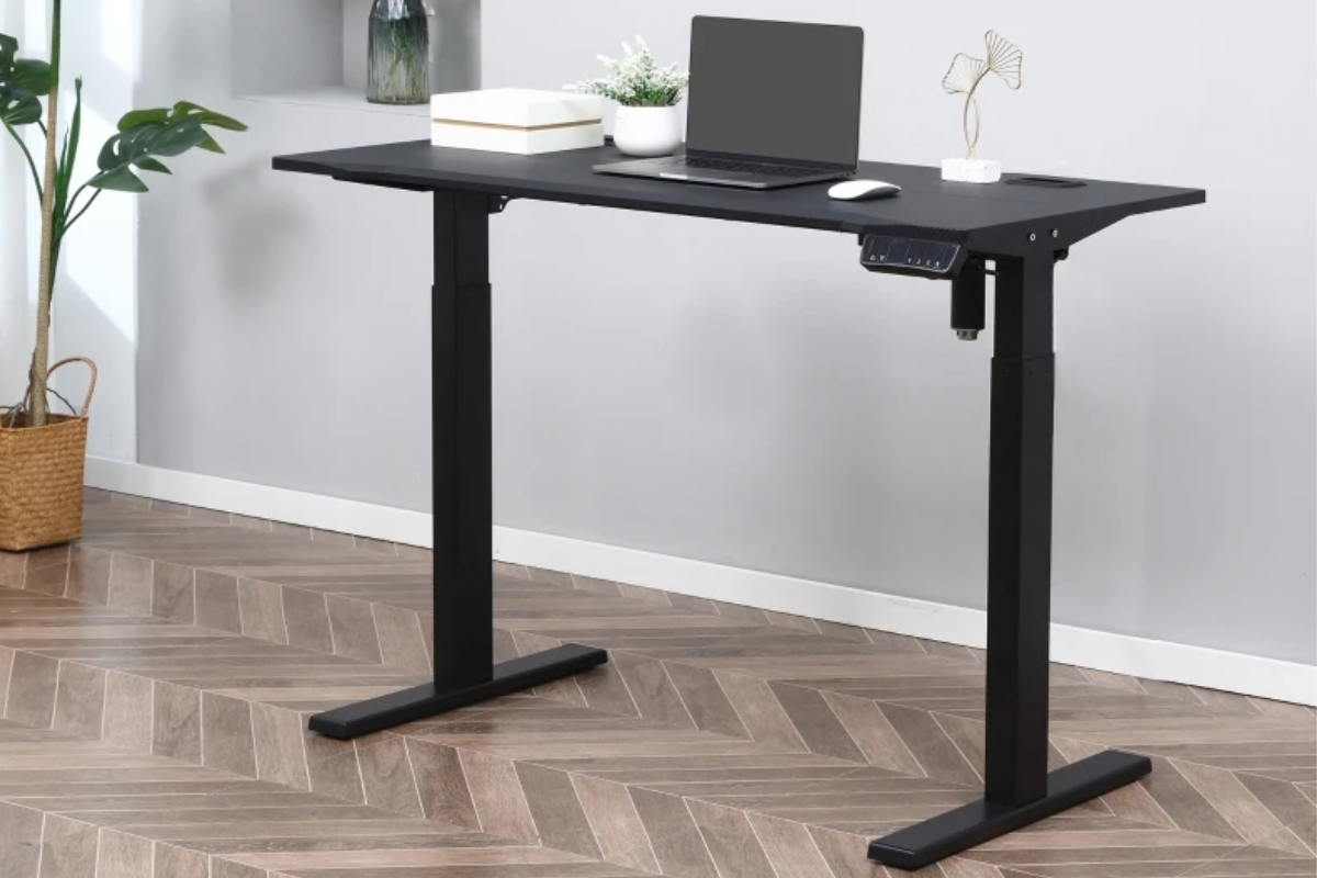 Long height store adjustable desk